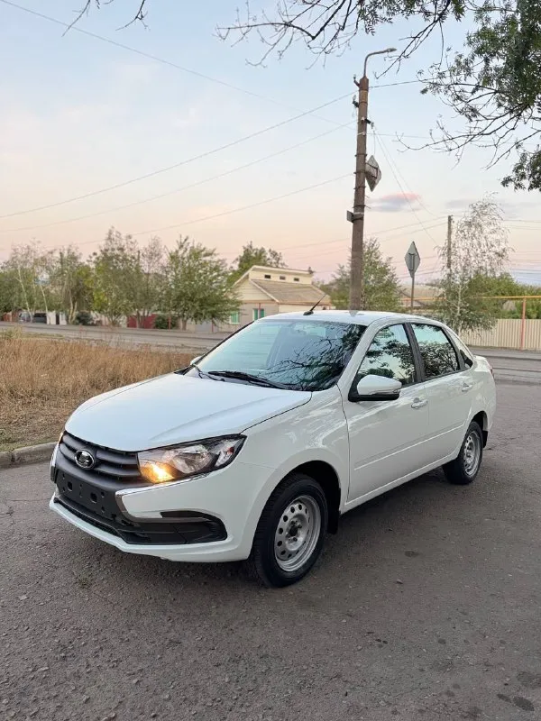 В продаже новый автомобиль ✅
Ваз granta седан
Год выпуска конец 2024
Двигатель 1.6 8v
Без пробега ✅
Вы будете первым владельцем в птс.
Гарантия 3 года либо 100.000km ✅
Цвет кузова:белое облако
Полный комплект ключей 🔑🔑
Доставлена автовозом из тольятти
Комплектация:comfort
➖Кондиционер
➖Airbag(2)
➖Подогрев сидений
➖Электро усилитель руля
➖Заводская мультимедиа
➖Abs
➖2-Эсп
➖Обогрев зеркал
➖Электро регулировка зеркал
➖Центральный замок
Цена 1 080 000 рублей
Торг возле машины!
📍Ровеньки, лнр 🇷🇺
📲 +7 (959) 107-39-99(Telegram)
📞 Звоните: +7(959)1073999 - фотография - 2