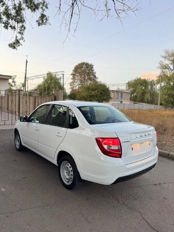 В продаже новый автомобиль ✅
Ваз granta седан
Год выпуска конец 2024
Двигатель 1.6 8v
Без пробега ✅
Вы будете первым владельцем в птс.
Гарантия 3 года либо 100.000km ✅
Цвет кузова:белое облако
Полный комплект ключей 🔑🔑
Доставлена автовозом из тольятти
Комплектация:comfort
➖Кондиционер
➖Airbag(2)
➖Подогрев сидений
➖Электро усилитель руля
➖Заводская мультимедиа
➖Abs
➖2-Эсп
➖Обогрев зеркал
➖Электро регулировка зеркал
➖Центральный замок
Цена 1 080 000 рублей
Торг возле машины!
📍Ровеньки, лнр 🇷🇺
📲 +7 (959) 107-39-99(Telegram)
📞 Звоните: +7(959)1073999 - фотография - 6