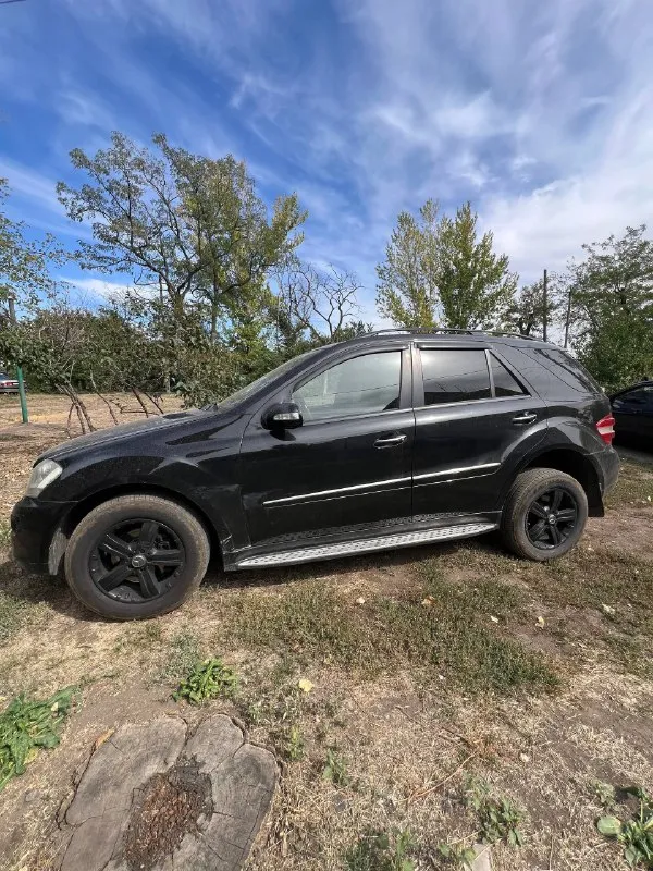 Mercedes ml 350
- 3.5 Бензин
Коробка - автомат
Пробег - 272 тысячи (родной)
Цена - 1.050000
На пневме
Комплектация предмаксимальная.
- Люк
- Подогрев сидений
- Зеркала amg
- Электрическая регулировка руля
- Электрорегулировка сидений водитель/ пассажир + память
- Черный кожаный салон
- 2-Х зонный климат контроль
- Электро багажник
Состояние авто на фото, кузовных дефектов, ржавчины нет.
В отличном состоянии, гильзован. Проверки приветствуются. Ходовая часть обслужена. Список замен всех запчастей и расходников предоставляем.
Готовы на любые проверки, за ваш счет.
Территориально макеевка.
+79495120792
📞 Звоните: +7(949)5120792 - фотография - 2