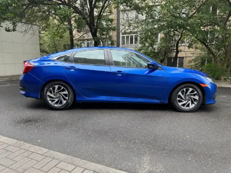 Срочно продам honda civik в отличном состоянии, очень красивом синем цвете, полностью обслуженный
2018Год, 2л бензин без турбины! Самый надежный и экономичный атмосферник в линейке.
Автоматическая коробка передач
Техническое состояние автомобиля на твердую пятерку.

Крутая комплектация с люком, камерами обзора при поворотах, камера заднего вида, бесключевой доступ, системой старт-стоп, круиз-контроль, мультируль и с другими необходимыми функциями.

Два комплекта ключей.
В подарок новому владельцу отдаю комплект зимней резины на титановых дисках.
Цена: 1 млн 590 тысяч рублей(первая цена по россии, торг у капота)
Тел: +79498477720
Донецк - фотография - 3