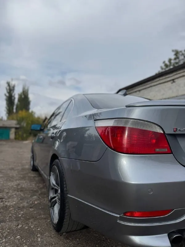 Продам bmw 525i 2006 год
Двигатель : 2.5 ат (218 л. С)🚀
Пробег : 283.000 км
Машина в отличном состоянии, как технически так и внешне.
Комплектация : обогрев лобового, заднего и боковых стекл, обогрев руля, электро-регулировка сидений, адаптивная коробка, адаптивная оптика, партроники, старт-стоп, ангельские глазки, адаптивная рулевая рейка, провождение домой, шторка заднего стекла, подогрев сидений и многое другое.
В машине стоит хорошая музыка, качественная и в тоже время приятная к слуху.
R19, обвес на автомобиль делала компания yk.
Имеется аварийный комплект и запаска, полностью новые ( не тронуты вовсе )✅
С 2018 года ведется книга, которая велась каждый владельцем, там описано каждое то автомобиля ( имеется на руках )✅
3 Комплекта ключей.
Новая летняя резина, а также диски r17

Цена : 1.050.000 рублей.
Готовы на любые проверки за ваш счет ✅
Звонить по номеру телефона : +79496072294 - фотография - 10