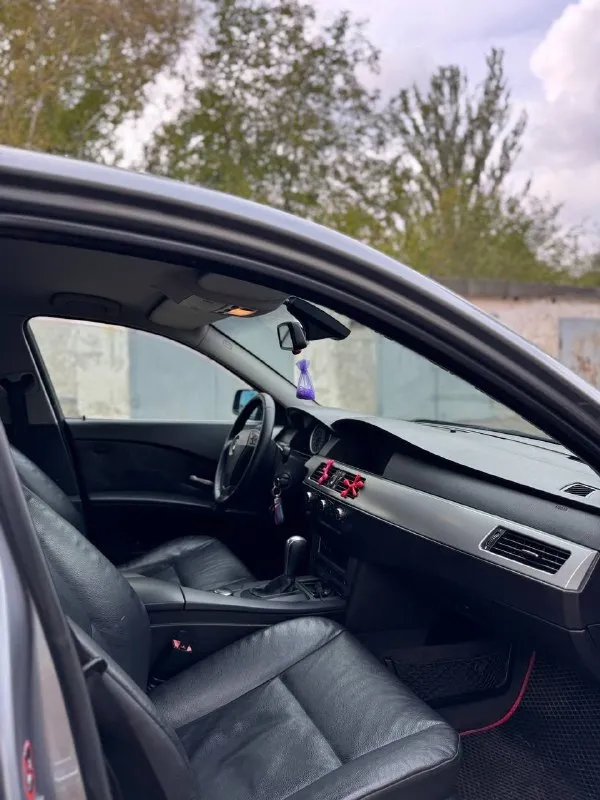 Продам bmw 525i 2006 год
Двигатель : 2.5 ат (218 л. С)🚀
Пробег : 283.000 км
Машина в отличном состоянии, как технически так и внешне.
Комплектация : обогрев лобового, заднего и боковых стекл, обогрев руля, электро-регулировка сидений, адаптивная коробка, адаптивная оптика, партроники, старт-стоп, ангельские глазки, адаптивная рулевая рейка, провождение домой, шторка заднего стекла, подогрев сидений и многое другое.
В машине стоит хорошая музыка, качественная и в тоже время приятная к слуху.
R19, обвес на автомобиль делала компания yk.
Имеется аварийный комплект и запаска, полностью новые ( не тронуты вовсе )✅
С 2018 года ведется книга, которая велась каждый владельцем, там описано каждое то автомобиля ( имеется на руках )✅
3 Комплекта ключей.
Новая летняя резина, а также диски r17

Цена : 1.050.000 рублей.
Готовы на любые проверки за ваш счет ✅
Звонить по номеру телефона : +79496072294 - фотография - 3