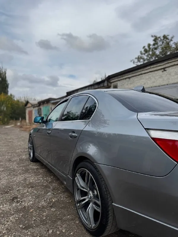 Продам bmw 525i 2006 год
Двигатель : 2.5 ат (218 л. С)🚀
Пробег : 283.000 км
Машина в отличном состоянии, как технически так и внешне.
Комплектация : обогрев лобового, заднего и боковых стекл, обогрев руля, электро-регулировка сидений, адаптивная коробка, адаптивная оптика, партроники, старт-стоп, ангельские глазки, адаптивная рулевая рейка, провождение домой, шторка заднего стекла, подогрев сидений и многое другое.
В машине стоит хорошая музыка, качественная и в тоже время приятная к слуху.
R19, обвес на автомобиль делала компания yk.
Имеется аварийный комплект и запаска, полностью новые ( не тронуты вовсе )✅
С 2018 года ведется книга, которая велась каждый владельцем, там описано каждое то автомобиля ( имеется на руках )✅
3 Комплекта ключей.
Новая летняя резина, а также диски r17

Цена : 1.050.000 рублей.
Готовы на любые проверки за ваш счет ✅
Звонить по номеру телефона : +79496072294 - фотография - 6