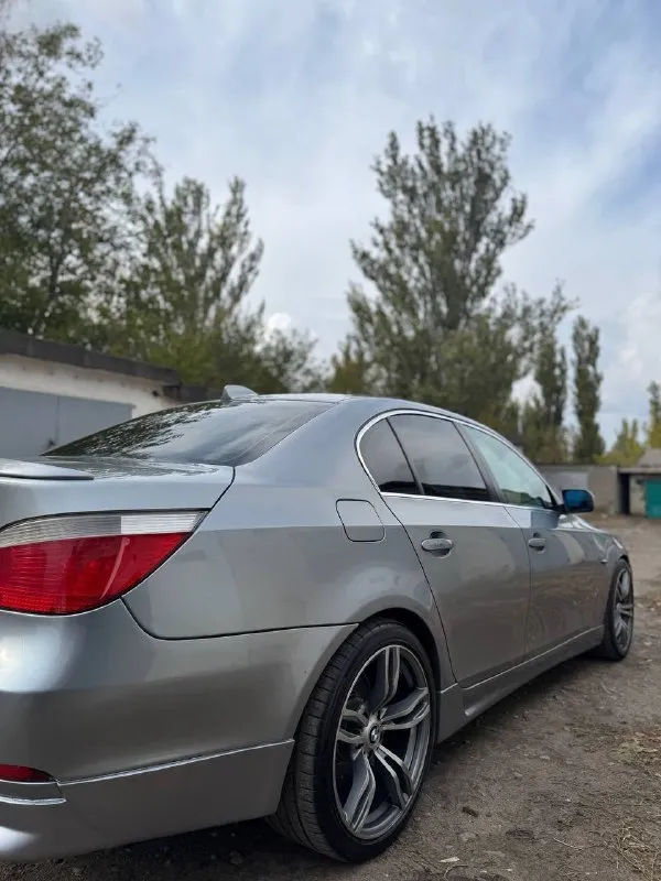 Продам bmw 525i 2006 год
Двигатель : 2.5 ат (218 л. С)🚀
Пробег : 283.000 км
Машина в отличном состоянии, как технически так и внешне.
Комплектация : обогрев лобового, заднего и боковых стекл, обогрев руля, электро-регулировка сидений, адаптивная коробка, адаптивная оптика, партроники, старт-стоп, ангельские глазки, адаптивная рулевая рейка, провождение домой, шторка заднего стекла, подогрев сидений и многое другое.
В машине стоит хорошая музыка, качественная и в тоже время приятная к слуху.
R19, обвес на автомобиль делала компания yk.
Имеется аварийный комплект и запаска, полностью новые ( не тронуты вовсе )✅
С 2018 года ведется книга, которая велась каждый владельцем, там описано каждое то автомобиля ( имеется на руках )✅
3 Комплекта ключей.
Новая летняя резина, а также диски r17

Цена : 1.050.000 рублей.
Готовы на любые проверки за ваш счет ✅
Звонить по номеру телефона : +79496072294 - фотография - 7