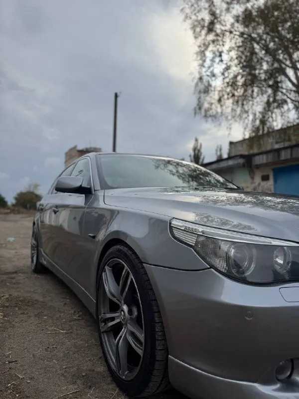 Продам bmw 525i 2006 год
Двигатель : 2.5 ат (218 л. С)🚀
Пробег : 283.000 км
Машина в отличном состоянии, как технически так и внешне.
Комплектация : обогрев лобового, заднего и боковых стекл, обогрев руля, электро-регулировка сидений, адаптивная коробка, адаптивная оптика, партроники, старт-стоп, ангельские глазки, адаптивная рулевая рейка, провождение домой, шторка заднего стекла, подогрев сидений и многое другое.
В машине стоит хорошая музыка, качественная и в тоже время приятная к слуху.
R19, обвес на автомобиль делала компания yk.
Имеется аварийный комплект и запаска, полностью новые ( не тронуты вовсе )✅
С 2018 года ведется книга, которая велась каждый владельцем, там описано каждое то автомобиля ( имеется на руках )✅
3 Комплекта ключей.
Новая летняя резина, а также диски r17

Цена : 1.050.000 рублей.
Готовы на любые проверки за ваш счет ✅
Звонить по номеру телефона : +79496072294 - фотография - 8