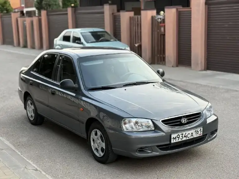 Марка/модель: hyundai accent
Год выпуска: 2005
Двигатель: 1.6
Привод: передний
Трансмиссия: мкпп
Пробег: 240.000 км
Цена: 400.000
Находится в луганске
Тел. +79595595647
Отдам в хорошие руки отличный автомобиль, машинка ухоженная, вся целая, кузов ровный, салон чистый.
Кузов не гнилой, все что нужно работает, кондиционер холодит, по технике все отлично из ближайших вложений я бы заменил бендекс, и подушки двигателя, больше нареканий нет, все обслужено, за авто следили, на машине ездила дочь. Продавать не планировали но срочно нужны деньги.
Приезжайте смотрите готов на любые проверки.
📞 Звоните: +7(959)5595647 - фотография - 3