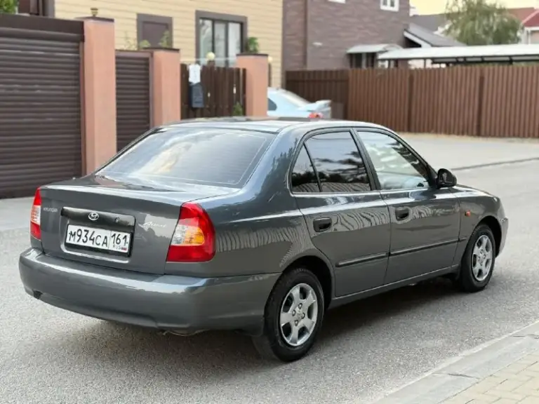 Марка/модель: hyundai accent
Год выпуска: 2005
Двигатель: 1.6
Привод: передний
Трансмиссия: мкпп
Пробег: 240.000 км
Цена: 400.000
Находится в луганске
Тел. +79595595647
Отдам в хорошие руки отличный автомобиль, машинка ухоженная, вся целая, кузов ровный, салон чистый.
Кузов не гнилой, все что нужно работает, кондиционер холодит, по технике все отлично из ближайших вложений я бы заменил бендекс, и подушки двигателя, больше нареканий нет, все обслужено, за авто следили, на машине ездила дочь. Продавать не планировали но срочно нужны деньги.
Приезжайте смотрите готов на любые проверки.
📞 Звоните: +7(959)5595647 - фотография - 7