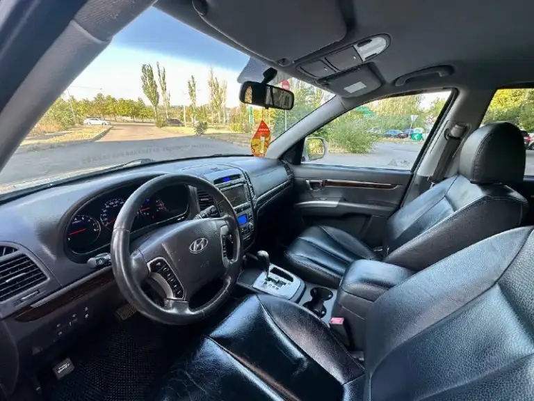 Hyundai santa fe
2011Г бензин 2.4
Автомат
Автомобиль в хорошем состоянии не каких вложений не требует!
В максимальной комплектации!
Старт/стоп,
Без ключевой доступ,
Монитор,
Камера заднего вида,
Партроник,
Салон кожа,
Подогрев сидений,
Климат контроль,
Круиз контроль,
Электро регулировка сидений,
И многое другое ….
Два ключа,
С документами полный порядок!!
Переоформление в мрэо!
Цена 1.315₽
Тел:+79494681080 - фотография - 9