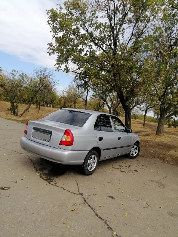 Продам hyundai accent, 2005 г. , 1.5 л. , механика.
Цена 435 тыс. Руб.
Документы чистые, без штрафов, запретов, ограничений, птс оригинал.
Дкп, стс, птс на руках.
По технике отлично все. Новые тормоза в круг. Работает тихо, коробка без нареканий, не выбивает, не хрустит. Кузов ровный, без рыжиков.
Электрика исправна.
Комплектация: гур, кондиционер, сигнализация, 2 эл. Стеклоподъёмника. Кондиционер заправлен, радиатор новый.
Музыка 4 динамика, играет не плохо.
Дно, стаканы, пороги целые. Лобовое целое.
Резина лето, свежая.
Автомобиль на полном ходу.
Салон ухожен. Печка дует.
Обмен не интересует.
Макеевка, шахтерск +79496306865
📲 Tg: вано
📞 Звоните: +7(949)6306865 - фотография - 1