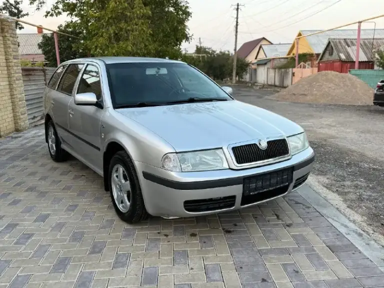 Продам skoda octavia тур универсал с легендарным мотором 1.9 дизель 6 ступенчатая коробка механика автомобиль в отличном состоянии весь родной краски за исключением двух деталей с родным пробегом машина была куплена новой в автосалоне один собственник комплектация элеганс все вопросы по телефону
🚗Марка шкода октавия
⚙Мотор 1.9 дизель
🏃🏾‍♂‍➡Пробег 270 тысяч км
📦Коробка механика 6 ст
📅Год выпуска 2004
💶Цена 560 тысяч рублей
☎Тел +79497257498 - фотография - 1
