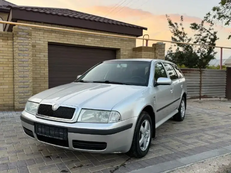 Продам skoda octavia тур универсал с легендарным мотором 1.9 дизель 6 ступенчатая коробка механика автомобиль в отличном состоянии весь родной краски за исключением двух деталей с родным пробегом машина была куплена новой в автосалоне один собственник комплектация элеганс все вопросы по телефону
🚗Марка шкода октавия
⚙Мотор 1.9 дизель
🏃🏾‍♂‍➡Пробег 270 тысяч км
📦Коробка механика 6 ст
📅Год выпуска 2004
💶Цена 560 тысяч рублей
☎Тел +79497257498 - фотография - 2