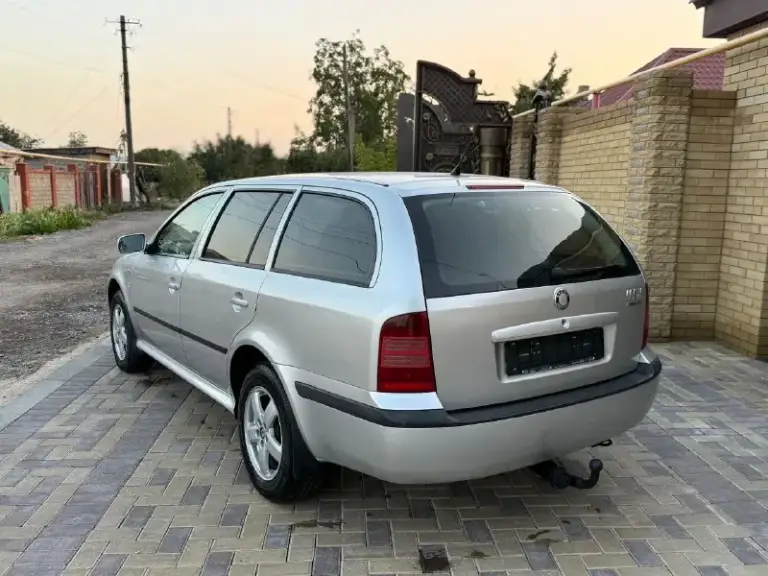 Продам skoda octavia тур универсал с легендарным мотором 1.9 дизель 6 ступенчатая коробка механика автомобиль в отличном состоянии весь родной краски за исключением двух деталей с родным пробегом машина была куплена новой в автосалоне один собственник комплектация элеганс все вопросы по телефону
🚗Марка шкода октавия
⚙Мотор 1.9 дизель
🏃🏾‍♂‍➡Пробег 270 тысяч км
📦Коробка механика 6 ст
📅Год выпуска 2004
💶Цена 560 тысяч рублей
☎Тел +79497257498 - фотография - 4