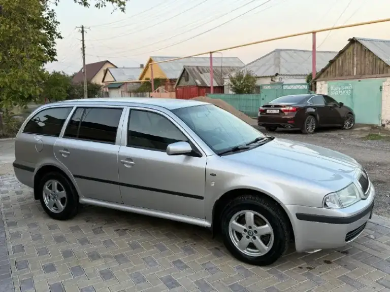 Продам skoda octavia тур универсал с легендарным мотором 1.9 дизель 6 ступенчатая коробка механика автомобиль в отличном состоянии весь родной краски за исключением двух деталей с родным пробегом машина была куплена новой в автосалоне один собственник комплектация элеганс все вопросы по телефону
🚗Марка шкода октавия
⚙Мотор 1.9 дизель
🏃🏾‍♂‍➡Пробег 270 тысяч км
📦Коробка механика 6 ст
📅Год выпуска 2004
💶Цена 560 тысяч рублей
☎Тел +79497257498 - фотография - 5