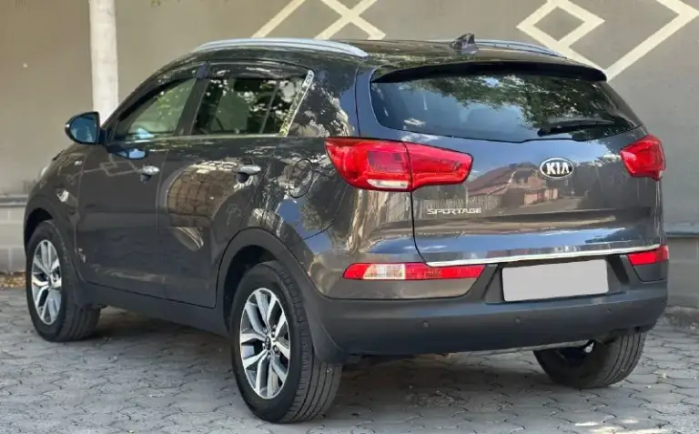 Продам авто kia sportage рейсталинг ( kia спортэйдж) 2.0
Год выпуска: 2015 год
Пробег: 165.000
Один единственный хозяин.
Автомобиль в отличном состояние, очень надежная, семейная и практичная машина. Без подводных камней.
Двигатель без нареканий
Коробка идеальная
Ходовая перебранна.
Отличная комплектация: 2х зонный климат, мультируль, штатная навигация, блютуз, электро зеркала, хорошая аудио система, подогрев руля, подогрев передних-задних сидений, круиз-контроль, камера заднего вида, датчики дождя и света, и много других интересных функций.
Работает в автомобиле всё.
Без дтп, птс оригинал, два ключа,
Переоформление в мрэо или по дпк.
На остальные вопросы готов ответить по телефону.
Цена: 1.345.000
+7 949 4401992
+7 949 450 11 54
📞 Звоните: +7(949)4401992 - фотография - 3
