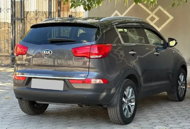 Продам авто kia sportage рейсталинг ( kia спортэйдж) 2.0
Год выпуска: 2015 год
Пробег: 165.000
Один единственный хозяин.
Автомобиль в отличном состояние, очень надежная, семейная и практичная машина. Без подводных камней.
Двигатель без нареканий
Коробка идеальная
Ходовая перебранна.
Отличная комплектация: 2х зонный климат, мультируль, штатная навигация, блютуз, электро зеркала, хорошая аудио система, подогрев руля, подогрев передних-задних сидений, круиз-контроль, камера заднего вида, датчики дождя и света, и много других интересных функций.
Работает в автомобиле всё.
Без дтп, птс оригинал, два ключа,
Переоформление в мрэо или по дпк.
На остальные вопросы готов ответить по телефону.
Цена: 1.345.000
+7 949 4401992
+7 949 450 11 54
📞 Звоните: +7(949)4401992 - фотография - 4