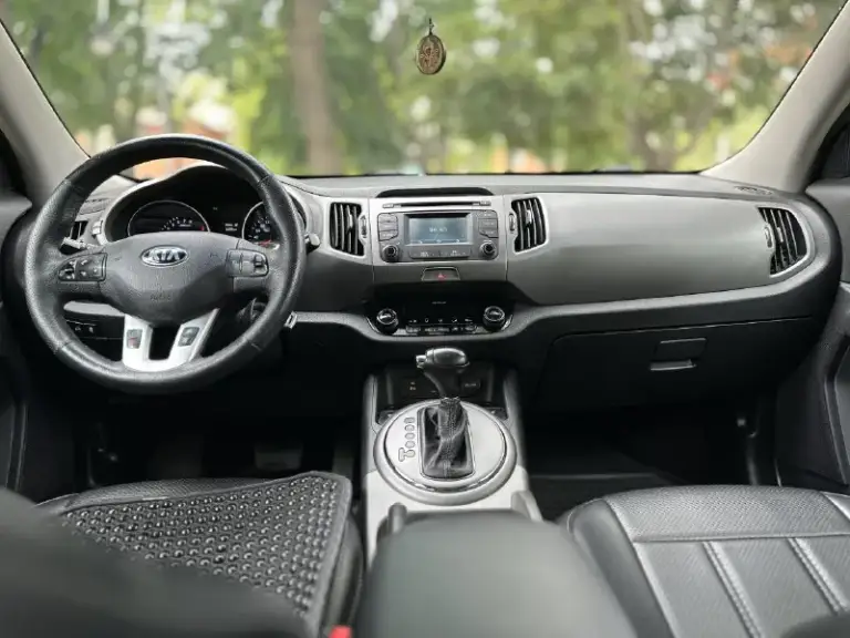Продам авто kia sportage рейсталинг ( kia спортэйдж) 2.0
Год выпуска: 2015 год
Пробег: 165.000
Один единственный хозяин.
Автомобиль в отличном состояние, очень надежная, семейная и практичная машина. Без подводных камней.
Двигатель без нареканий
Коробка идеальная
Ходовая перебранна.
Отличная комплектация: 2х зонный климат, мультируль, штатная навигация, блютуз, электро зеркала, хорошая аудио система, подогрев руля, подогрев передних-задних сидений, круиз-контроль, камера заднего вида, датчики дождя и света, и много других интересных функций.
Работает в автомобиле всё.
Без дтп, птс оригинал, два ключа,
Переоформление в мрэо или по дпк.
На остальные вопросы готов ответить по телефону.
Цена: 1.345.000
+7 949 4401992
+7 949 450 11 54
📞 Звоните: +7(949)4401992 - фотография - 5