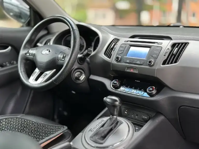 Продам авто kia sportage рейсталинг ( kia спортэйдж) 2.0
Год выпуска: 2015 год
Пробег: 165.000
Один единственный хозяин.
Автомобиль в отличном состояние, очень надежная, семейная и практичная машина. Без подводных камней.
Двигатель без нареканий
Коробка идеальная
Ходовая перебранна.
Отличная комплектация: 2х зонный климат, мультируль, штатная навигация, блютуз, электро зеркала, хорошая аудио система, подогрев руля, подогрев передних-задних сидений, круиз-контроль, камера заднего вида, датчики дождя и света, и много других интересных функций.
Работает в автомобиле всё.
Без дтп, птс оригинал, два ключа,
Переоформление в мрэо или по дпк.
На остальные вопросы готов ответить по телефону.
Цена: 1.345.000
+7 949 4401992
+7 949 450 11 54
📞 Звоните: +7(949)4401992 - фотография - 6