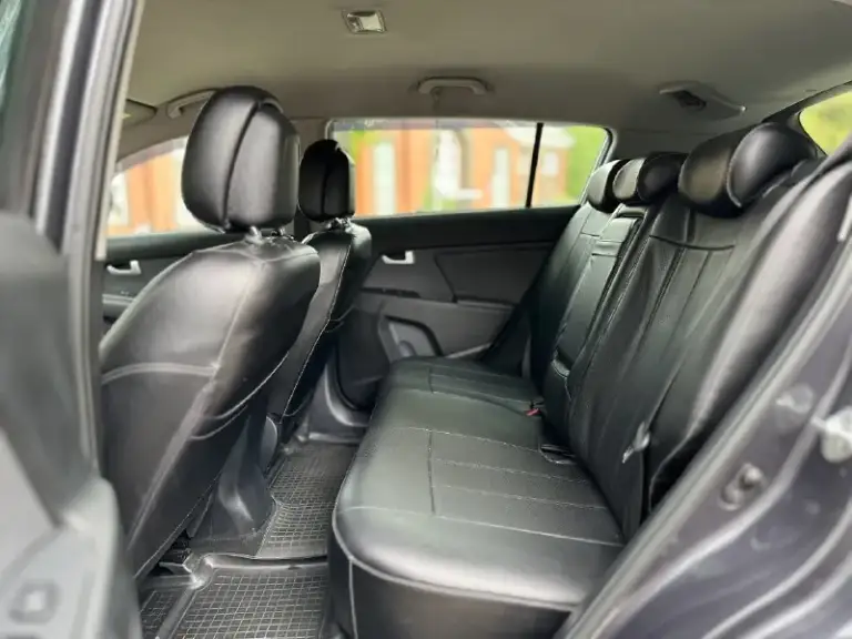 Продам авто kia sportage рейсталинг ( kia спортэйдж) 2.0
Год выпуска: 2015 год
Пробег: 165.000
Один единственный хозяин.
Автомобиль в отличном состояние, очень надежная, семейная и практичная машина. Без подводных камней.
Двигатель без нареканий
Коробка идеальная
Ходовая перебранна.
Отличная комплектация: 2х зонный климат, мультируль, штатная навигация, блютуз, электро зеркала, хорошая аудио система, подогрев руля, подогрев передних-задних сидений, круиз-контроль, камера заднего вида, датчики дождя и света, и много других интересных функций.
Работает в автомобиле всё.
Без дтп, птс оригинал, два ключа,
Переоформление в мрэо или по дпк.
На остальные вопросы готов ответить по телефону.
Цена: 1.345.000
+7 949 4401992
+7 949 450 11 54
📞 Звоните: +7(949)4401992 - фотография - 7