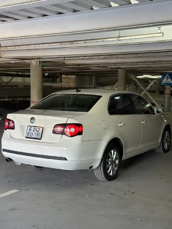 Volkswagen jetta 2007 года выпуска в комплектации se.
Мотор 2.5 л. На 170 л. С. , акпп aisin 6 ступеней. Кожаный салон с перфорацией, люк, подогревы сидений, рабочий кондиционер, хорошая штатная мультимедиа, мультируль, 4 электростеклоподъёмника. Дорого обслуженная ходовая часть, свежее масло в двс.
Живой, обслуженный автомобиль с хорошей техникой в полностью исправном состоянии.
Один собственник по птс.
Зеркальный номер в подарок.
Пробег: 223 000 км.
Цена: 580 000 ₽
Телефон: +79494051002 - фотография - 3