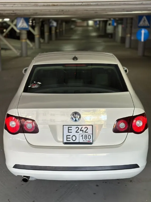 Volkswagen jetta 2007 года выпуска в комплектации se.
Мотор 2.5 л. На 170 л. С. , акпп aisin 6 ступеней. Кожаный салон с перфорацией, люк, подогревы сидений, рабочий кондиционер, хорошая штатная мультимедиа, мультируль, 4 электростеклоподъёмника. Дорого обслуженная ходовая часть, свежее масло в двс.
Живой, обслуженный автомобиль с хорошей техникой в полностью исправном состоянии.
Один собственник по птс.
Зеркальный номер в подарок.
Пробег: 223 000 км.
Цена: 580 000 ₽
Телефон: +79494051002 - фотография - 4