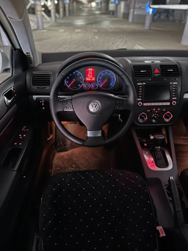 Volkswagen jetta 2007 года выпуска в комплектации se.
Мотор 2.5 л. На 170 л. С. , акпп aisin 6 ступеней. Кожаный салон с перфорацией, люк, подогревы сидений, рабочий кондиционер, хорошая штатная мультимедиа, мультируль, 4 электростеклоподъёмника. Дорого обслуженная ходовая часть, свежее масло в двс.
Живой, обслуженный автомобиль с хорошей техникой в полностью исправном состоянии.
Один собственник по птс.
Зеркальный номер в подарок.
Пробег: 223 000 км.
Цена: 580 000 ₽
Телефон: +79494051002 - фотография - 6
