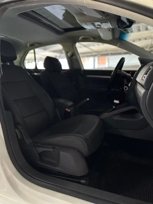 Volkswagen jetta 2007 года выпуска в комплектации se.
Мотор 2.5 л. На 170 л. С. , акпп aisin 6 ступеней. Кожаный салон с перфорацией, люк, подогревы сидений, рабочий кондиционер, хорошая штатная мультимедиа, мультируль, 4 электростеклоподъёмника. Дорого обслуженная ходовая часть, свежее масло в двс.
Живой, обслуженный автомобиль с хорошей техникой в полностью исправном состоянии.
Один собственник по птс.
Зеркальный номер в подарок.
Пробег: 223 000 км.
Цена: 580 000 ₽
Телефон: +79494051002 - фотография - 9