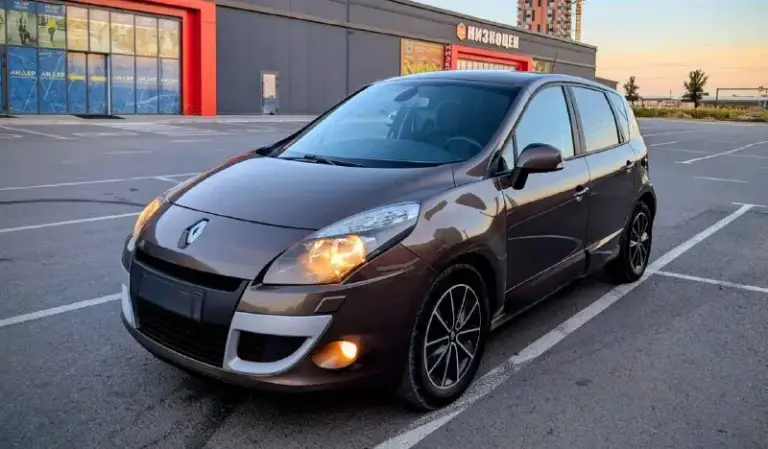 Renault scenic iii, 2.0, 1 хозяин, без дтп, идеальное состояние!
Продаётся renault scenic 2011 года в состоянии нового. Машина по принципу «сел и поехал» без подводных камней.
​Характеристики:
​Двигатель: 2.0 л (140 л. С. ), бензин
​Коробка: автоматическая (классический гидротрансформатор)
​Пробег: 140 000 км (оригинальный)
​Владельцы: 1
​Птс: оригинал
​Ключевые преимущества:
​Идеальная автотека: без дтп, расчётов и выплат.
​Заводской окрас: ни одна деталь не перекрашивалась.
​Все стёкла родные: включая лобовое.
​Богатая комплектация: двухзонный климат-контроль, круиз-контроль, датчики света/дождя, акпп tiptronic и др.
​Отличное техническое состояние: полностью обслужен. Запаска ни разу не ставилась.
​Любые проверки приветствуются. Машина для тех, кто ценит честность.
​Цена:
Торг у капота.
Телефон: телеграм +79490036029 - фотография - 1