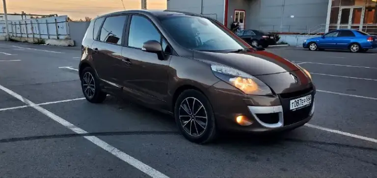 Renault scenic iii, 2.0, 1 хозяин, без дтп, идеальное состояние!
Продаётся renault scenic 2011 года в состоянии нового. Машина по принципу «сел и поехал» без подводных камней.
​Характеристики:
​Двигатель: 2.0 л (140 л. С. ), бензин
​Коробка: автоматическая (классический гидротрансформатор)
​Пробег: 140 000 км (оригинальный)
​Владельцы: 1
​Птс: оригинал
​Ключевые преимущества:
​Идеальная автотека: без дтп, расчётов и выплат.
​Заводской окрас: ни одна деталь не перекрашивалась.
​Все стёкла родные: включая лобовое.
​Богатая комплектация: двухзонный климат-контроль, круиз-контроль, датчики света/дождя, акпп tiptronic и др.
​Отличное техническое состояние: полностью обслужен. Запаска ни разу не ставилась.
​Любые проверки приветствуются. Машина для тех, кто ценит честность.
​Цена:
Торг у капота.
Телефон: телеграм +79490036029 - фотография - 3