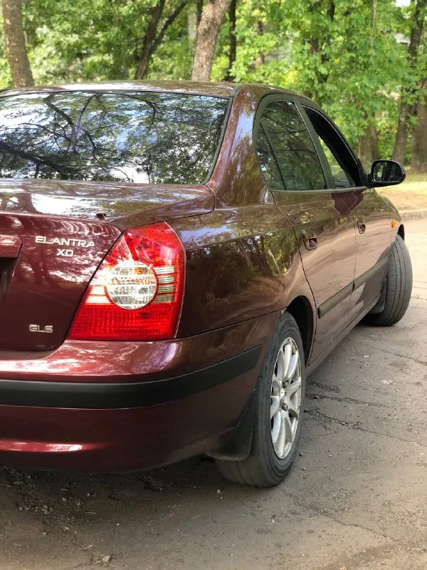 Собственник. Продам hyundai 2008 года, двигатель 1.6, коробка автомат, пробег родной 241 тысяча.
Автомобиль в достойном состоянии, практически весь в родном окрасе ( косметический окрас двух элементов, без шпатлевки ) на полном и уверенном ходу, езжу каждый день. Комплектация: гур, абс, кондиционер, подогрев зеркал, заднего стекла, сидений, электрорегулировка фар и зеркал.
Все обслужено. По кузову есть мелкие сколы и царапины, в живую автомобиль смотрится так же как и на фото, к продаже не готовил, подкапотное пространство не вымывал.
Стаканы, ланжероны, пороги и днище в идеальном состоянии, сварки не видели, дыр, рыжиков нет.
Стоимость автомобиля 580 тысяч, обоснованно поторгуюсь.
2 Комплекта колес (летняя резина новая).
+79494149772 - фотография - 4