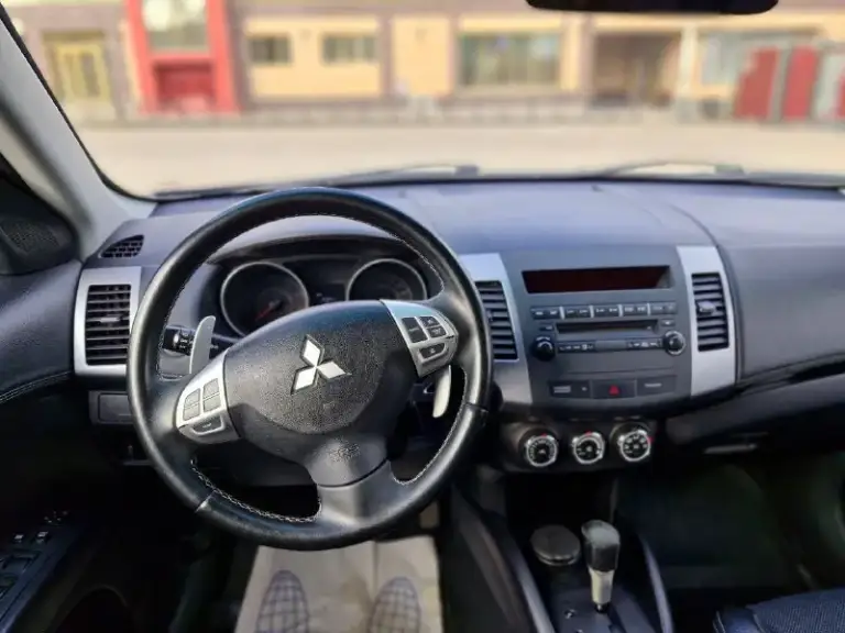 Mitsubishi аутлендер xl. 2.0 акпп 2010г. В. Рестайлинг. Отличное состояние как внешне, так и технически. Чистый ухоженный салон. Автомобиль не требует срочных вложений. Двигатель работает без посторонних звуков. Не дымит. Кпп без пинков и рывков. По ходовой тоже без каких либо замечаний. Автотека полностью зелёная без дтп и расчетов. Заинтересованным скину бесплатно по запросу, если нужно. Юридически чистая без ограничений. Могу присутствовать с вами в гибдд для перерегистрации. Продажа за наличные. Обмен не интересует. Комплект зимней резины отдам с автомобилем. Более подробно расскажу по телефону. Авто в кировском районе донецка. Цена 1 220 000 р. Торг возле автомобиля. +79491452569 вадим. Звоните договоримся.
📲 Tg: @july_prosmm
📞 Звоните: +7(949)1452569 - фотография - 5