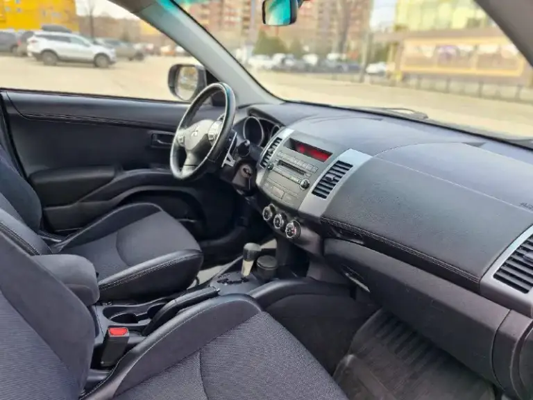 Mitsubishi аутлендер xl. 2.0 акпп 2010г. В. Рестайлинг. Отличное состояние как внешне, так и технически. Чистый ухоженный салон. Автомобиль не требует срочных вложений. Двигатель работает без посторонних звуков. Не дымит. Кпп без пинков и рывков. По ходовой тоже без каких либо замечаний. Автотека полностью зелёная без дтп и расчетов. Заинтересованным скину бесплатно по запросу, если нужно. Юридически чистая без ограничений. Могу присутствовать с вами в гибдд для перерегистрации. Продажа за наличные. Обмен не интересует. Комплект зимней резины отдам с автомобилем. Более подробно расскажу по телефону. Авто в кировском районе донецка. Цена 1 220 000 р. Торг возле автомобиля. +79491452569 вадим. Звоните договоримся.
📲 Tg: @july_prosmm
📞 Звоните: +7(949)1452569 - фотография - 6