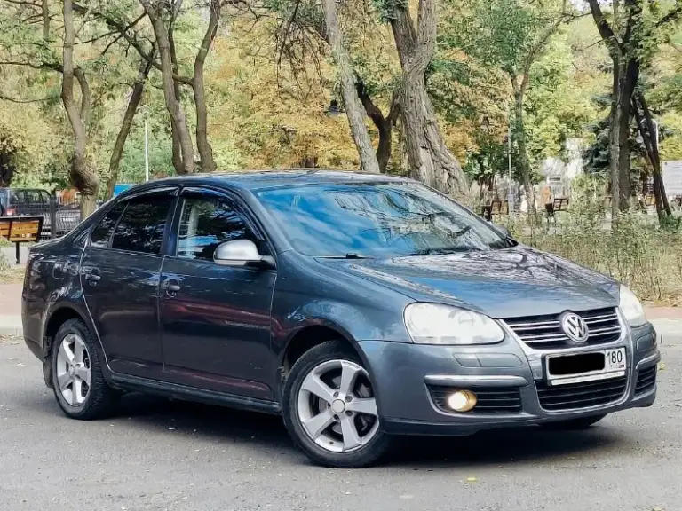 Volkswagen jetta 2010 года выпуска, оснащённый надёжным двигателем объёмом 1.6 литра и механической коробкой передач, предлагается к продаже с пробегом 209 тысяч километров. По мотору, коробке передач и ходовой части автомобиля никаких вопросов нет — все узлы и агрегаты находятся в исправном состоянии. Внешний вид машины приятный и ухоженный, что делает её привлекательной. Цена за данный автомобиль составляет 725.000,что является выгодным предложением для тех, кто ищет качественный и проверенный автомобиль в этом сегменте. Продажа автомобиля от владельца. Для получения подробной информации, вы можете связаться по номеру телефона +79490454766 либо +79498069344 - фотография - 1