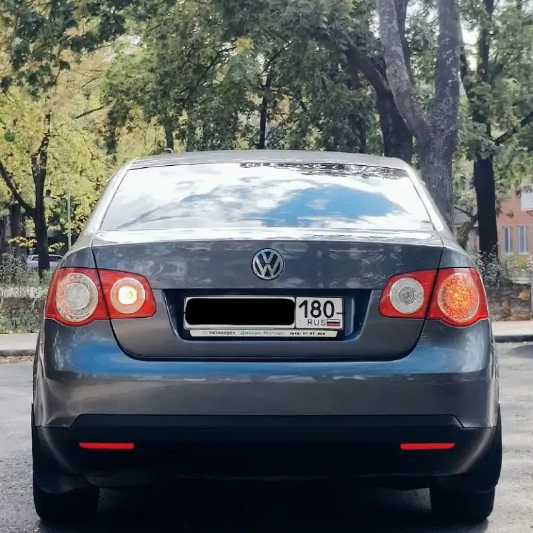 Volkswagen jetta 2010 года выпуска, оснащённый надёжным двигателем объёмом 1.6 литра и механической коробкой передач, предлагается к продаже с пробегом 209 тысяч километров. По мотору, коробке передач и ходовой части автомобиля никаких вопросов нет — все узлы и агрегаты находятся в исправном состоянии. Внешний вид машины приятный и ухоженный, что делает её привлекательной. Цена за данный автомобиль составляет 725.000,что является выгодным предложением для тех, кто ищет качественный и проверенный автомобиль в этом сегменте. Продажа автомобиля от владельца. Для получения подробной информации, вы можете связаться по номеру телефона +79490454766 либо +79498069344 - фотография - 5