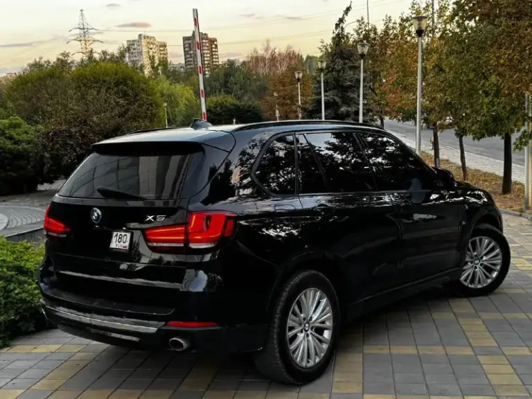 Продам bmw x5 2015 года выпуска
Возможен обмен
Машина в заводском окрасе! 2 владельца! Готов к любым проверкам.
3.0 Бензин, работает отлично. Весь обслужен.
Коробка автомат переключает идеально, без пинков и рывков.
Топовая комплектация, дотяжки дверей, спорт-комфорт сидения с ломайками, проекция на лобовое стекло, обдувы, подогревы, камера 360, дистроник, парктроник, музыка harman kardon.
Осмотр донецк
Цена 2.650.000 ₽, возможен торг у авто!
☎️ +7 (949) 453-80-40
📞 Звоните: +7(949)4538040 - фотография - 5