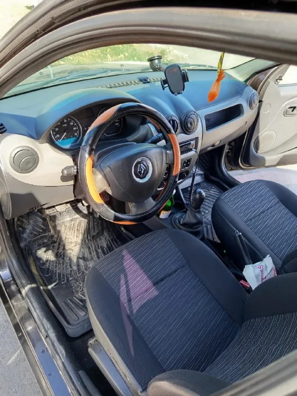 Продам renault logan 1.6 рест 2011год в отличном состоянии. Звоните по +7(949)3314833 нахожусь в г. Амвросиевка осмотр в любое время. Цена 515тыс руб торг
Простая надежная машинка состояние сел и поехал. Салон чистый кузов не гнилой не ржавый. Звоните договоримся. (собственник)
📞 Звоните: +7(949)3314833 - фотография - 4