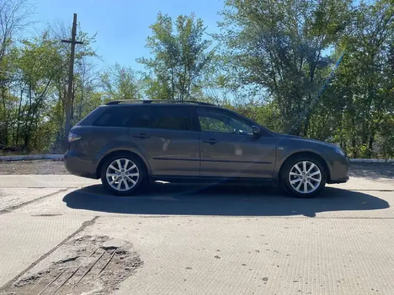 Продам мазда 6 2006 год мотор 2.0 механика пробег 210 тыс км оригинал, цена 640₽ авто в отличном техническом состоянии, весь обслужен, просторный семейный автомобиль, ухоженный салон, автомобиль официальный, один владелец с автосалона, экономный все вопросы по тел +79494936731 находиться в макеевке - фотография - 5