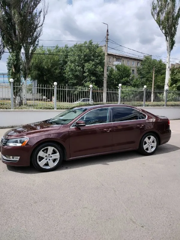 Продаю volkswagen passat.
2014 Года выпуска, куплена в начале 2015!
В идеальном состоянии!
Объем 2,5.
Пробег 202т.
Коробка автомат.
Alsin комплектация se +
— Кожаный салон
— Климат контроль
— Люк
— Датчик дождя, света
— Датчик давления в шинах.
— Подогрев сидений.
— Мультимедиа с камерой заднего вида.
— Мульти руль.
— Аудио система fenber.
— Aux, cd, bluetooth
— Электропривод сидений.
— Полный электропакет
Максимальная комплектация!
Очень мягкая при езде.
Двигатель работает очень тихо.
В салоне тишина, нет никаких посторонних шумов, скрипов.
У двигателя ресурс 500+
Чугунный блок. Масло от замены до замены.
Обслужен полностью!
Стоит газовая установка евро 5 италия.
По технике вся в идеале!
Любые проверки с вашей стороны!
Машина доставляет только удовольствие!
В подарок новая зимняя резина.
Цена - 1 250 000
Возможен обмен.
Звоните по номеру +79497253214
Г. Донецк. - фотография - 2