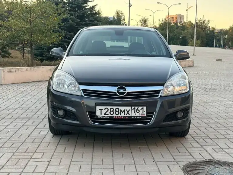 Opel astra н рестайлинг.
Кузов оцинкован.
Год 2010.
Пробег 176т. Км.
Объем 1.6
Коробка механика.
Комплектация косма.
1 Хозяин.
Авто в прекрасном состоянии обслуженный вложений не требует по кузову без дефектов всё как на фото, салон целый не поцарапан не порван состояние новой машины, двигатель работает тихо ровно без замечаний, ходовая часть вся исправно без лишних шумов, климат работает холодит, в комплектации имеется круизконтроль мультируль климат контроль датчик дождя датчик света парктроники покровки подлокотник кожаный салон хорошая летняя резина литые диски автомобиль покупался в ростове-на-дону новым экспортировался одним хозяином без дтп вся база чистая птс оригинал документы в полном порядке.
Г. Мариуполь.
Цена 630 т, руб.
Тел : +7 (949) 580-62-90
Тел : +7 961 313 02 22 - фотография - 1