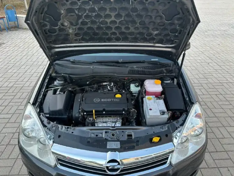 Opel astra н рестайлинг.
Кузов оцинкован.
Год 2010.
Пробег 176т. Км.
Объем 1.6
Коробка механика.
Комплектация косма.
1 Хозяин.
Авто в прекрасном состоянии обслуженный вложений не требует по кузову без дефектов всё как на фото, салон целый не поцарапан не порван состояние новой машины, двигатель работает тихо ровно без замечаний, ходовая часть вся исправно без лишних шумов, климат работает холодит, в комплектации имеется круизконтроль мультируль климат контроль датчик дождя датчик света парктроники покровки подлокотник кожаный салон хорошая летняя резина литые диски автомобиль покупался в ростове-на-дону новым экспортировался одним хозяином без дтп вся база чистая птс оригинал документы в полном порядке.
Г. Мариуполь.
Цена 630 т, руб.
Тел : +7 (949) 580-62-90
Тел : +7 961 313 02 22 - фотография - 10