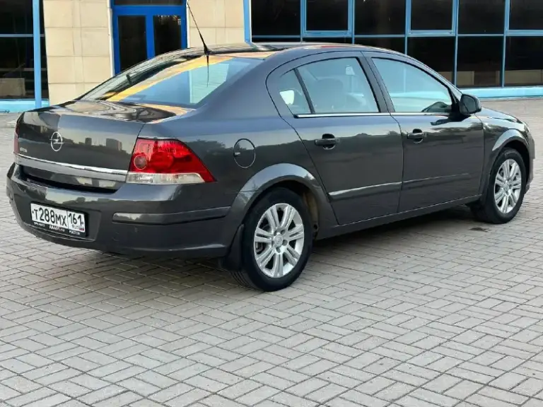 Opel astra н рестайлинг.
Кузов оцинкован.
Год 2010.
Пробег 176т. Км.
Объем 1.6
Коробка механика.
Комплектация косма.
1 Хозяин.
Авто в прекрасном состоянии обслуженный вложений не требует по кузову без дефектов всё как на фото, салон целый не поцарапан не порван состояние новой машины, двигатель работает тихо ровно без замечаний, ходовая часть вся исправно без лишних шумов, климат работает холодит, в комплектации имеется круизконтроль мультируль климат контроль датчик дождя датчик света парктроники покровки подлокотник кожаный салон хорошая летняя резина литые диски автомобиль покупался в ростове-на-дону новым экспортировался одним хозяином без дтп вся база чистая птс оригинал документы в полном порядке.
Г. Мариуполь.
Цена 630 т, руб.
Тел : +7 (949) 580-62-90
Тел : +7 961 313 02 22 - фотография - 3
