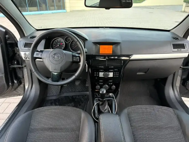 Opel astra н рестайлинг.
Кузов оцинкован.
Год 2010.
Пробег 176т. Км.
Объем 1.6
Коробка механика.
Комплектация косма.
1 Хозяин.
Авто в прекрасном состоянии обслуженный вложений не требует по кузову без дефектов всё как на фото, салон целый не поцарапан не порван состояние новой машины, двигатель работает тихо ровно без замечаний, ходовая часть вся исправно без лишних шумов, климат работает холодит, в комплектации имеется круизконтроль мультируль климат контроль датчик дождя датчик света парктроники покровки подлокотник кожаный салон хорошая летняя резина литые диски автомобиль покупался в ростове-на-дону новым экспортировался одним хозяином без дтп вся база чистая птс оригинал документы в полном порядке.
Г. Мариуполь.
Цена 630 т, руб.
Тел : +7 (949) 580-62-90
Тел : +7 961 313 02 22 - фотография - 7