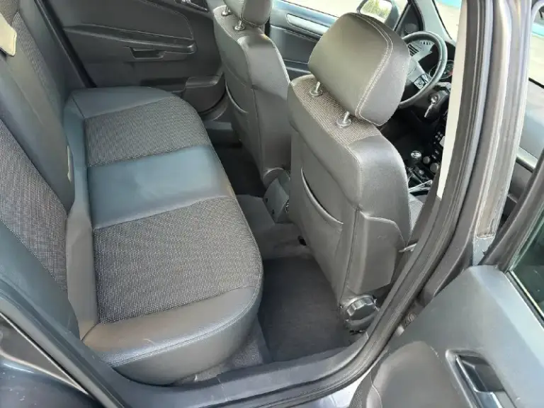 Opel astra н рестайлинг.
Кузов оцинкован.
Год 2010.
Пробег 176т. Км.
Объем 1.6
Коробка механика.
Комплектация косма.
1 Хозяин.
Авто в прекрасном состоянии обслуженный вложений не требует по кузову без дефектов всё как на фото, салон целый не поцарапан не порван состояние новой машины, двигатель работает тихо ровно без замечаний, ходовая часть вся исправно без лишних шумов, климат работает холодит, в комплектации имеется круизконтроль мультируль климат контроль датчик дождя датчик света парктроники покровки подлокотник кожаный салон хорошая летняя резина литые диски автомобиль покупался в ростове-на-дону новым экспортировался одним хозяином без дтп вся база чистая птс оригинал документы в полном порядке.
Г. Мариуполь.
Цена 630 т, руб.
Тел : +7 (949) 580-62-90
Тел : +7 961 313 02 22 - фотография - 9