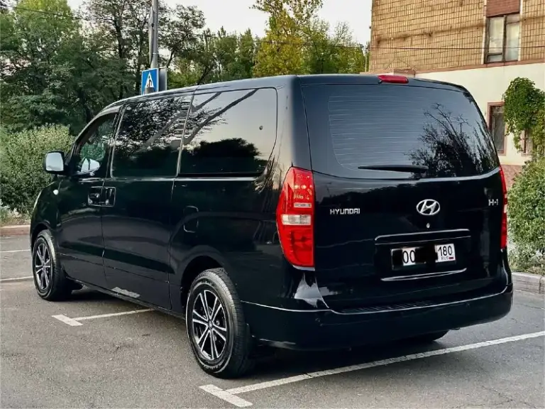 В продаже шикарный ❇️
Hyundai h-1 ✅
Бус 7+1 пассажир✅
С оригинальным птс 1 владелец ✅
По документам я являюсь владельцем ✅
С пробегом 253.000км ✅
Гаражного хранения ! ✅
Авто весь обслуженный ✅
В перевозках не участвовал ! 🔥
Авто в родной краске весь кроме крышки 🔥багажника косметической окрас ничего критичного ! 🔥 - фотография - 3