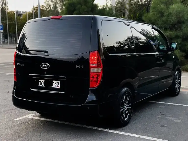 В продаже шикарный ❇️
Hyundai h-1 ✅
Бус 7+1 пассажир✅
С оригинальным птс 1 владелец ✅
По документам я являюсь владельцем ✅
С пробегом 253.000км ✅
Гаражного хранения ! ✅
Авто весь обслуженный ✅
В перевозках не участвовал ! 🔥
Авто в родной краске весь кроме крышки 🔥багажника косметической окрас ничего критичного ! 🔥 - фотография - 4