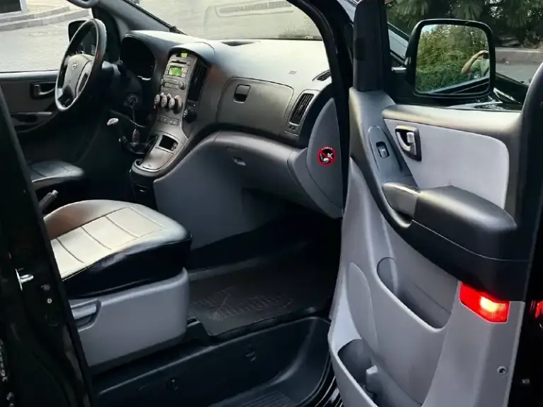 В продаже шикарный ❇️
Hyundai h-1 ✅
Бус 7+1 пассажир✅
С оригинальным птс 1 владелец ✅
По документам я являюсь владельцем ✅
С пробегом 253.000км ✅
Гаражного хранения ! ✅
Авто весь обслуженный ✅
В перевозках не участвовал ! 🔥
Авто в родной краске весь кроме крышки 🔥багажника косметической окрас ничего критичного ! 🔥 - фотография - 5