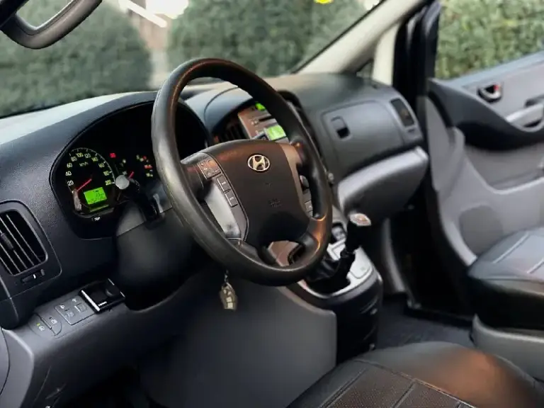В продаже шикарный ❇️
Hyundai h-1 ✅
Бус 7+1 пассажир✅
С оригинальным птс 1 владелец ✅
По документам я являюсь владельцем ✅
С пробегом 253.000км ✅
Гаражного хранения ! ✅
Авто весь обслуженный ✅
В перевозках не участвовал ! 🔥
Авто в родной краске весь кроме крышки 🔥багажника косметической окрас ничего критичного ! 🔥 - фотография - 6