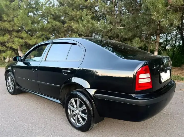 Skoda octavia tour 1.6л mpi в идеальном состоянии! Куплена в 2009 году. Авто обслужен и не требует вложений. Недавно было сделано т. О с заменой грм, помпы, масла, фильтра, свечи. Вся геометрия идеально ровная, вся безопасность на месте, все герметики и швы заводские! Техническое состояние идеал! Двигатель 1.6л. Как часы, работает тихо, масло грамма не берёт. Кпп и подвеска на отлично. Комплектация; кондиционер(заправлен и дует❄️). Гур. Подушки безопасности. Abs. Esp. Эл. Стеклоподъемники. Кожаный руль. Парктроники. Титановые диски. Шумоизоляция салона. Мультимедиа с bluetooth камера заднего вида. Новая резина. Сигнализация с автозапуском. Кожаные чехлы. Состояние кузова очень живое, весь ровный как струна, выглядит так же как на фото. Без ржавчины! Соответственно и гнили тоже нет, не сверху, не снизу и не внутри! Днище, пороги, стаканы, лонжероны! Арки крыльев, низа дверей целое, в первозданном виде. По салону всё чисто и опрятно, багажник просто огроменный. 2 ключа г. Донецк.
💰Цена 615.000₽💰
📞 +7 (949) 411-53-00 - фотография - 4