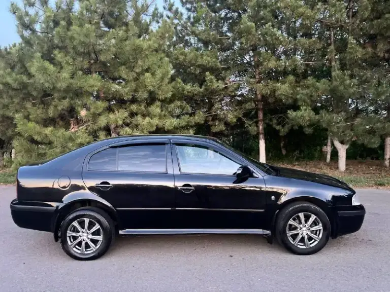 Skoda octavia tour 1.6л mpi в идеальном состоянии! Куплена в 2009 году. Авто обслужен и не требует вложений. Недавно было сделано т. О с заменой грм, помпы, масла, фильтра, свечи. Вся геометрия идеально ровная, вся безопасность на месте, все герметики и швы заводские! Техническое состояние идеал! Двигатель 1.6л. Как часы, работает тихо, масло грамма не берёт. Кпп и подвеска на отлично. Комплектация; кондиционер(заправлен и дует❄️). Гур. Подушки безопасности. Abs. Esp. Эл. Стеклоподъемники. Кожаный руль. Парктроники. Титановые диски. Шумоизоляция салона. Мультимедиа с bluetooth камера заднего вида. Новая резина. Сигнализация с автозапуском. Кожаные чехлы. Состояние кузова очень живое, весь ровный как струна, выглядит так же как на фото. Без ржавчины! Соответственно и гнили тоже нет, не сверху, не снизу и не внутри! Днище, пороги, стаканы, лонжероны! Арки крыльев, низа дверей целое, в первозданном виде. По салону всё чисто и опрятно, багажник просто огроменный. 2 ключа г. Донецк.
💰Цена 615.000₽💰
📞 +7 (949) 411-53-00 - фотография - 7