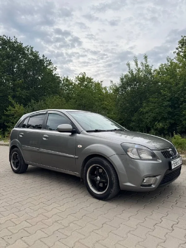 Продается kia rio хетчбек 2009 года

- Год выпуска: 2009 (ноябрь). Была куплена и в эксплуатации с 2010 году в салоне.
- Кузов: хетчбек
- Двигатель: 1.4 л (97 л. С. )
- Коробка передач:механика
- Пробег: 260000 км (не скрученный)
- Цвет: серый
- Состояние: хорошее (без повреждений)
- Документы: птс оригинал, в собственности (я 3-й владелец)
- Обслуживание: регулярное, все ремонты по регламенту, замены расходников каждые 8000 т. Км
- Дополнительно: кондиционер, стеклоподъемники, музыка, зимняя резина.

Цена: 550.000 руб. (возможен торг)

Контакты: +79493482144 - антон (донецк) - фотография - 3