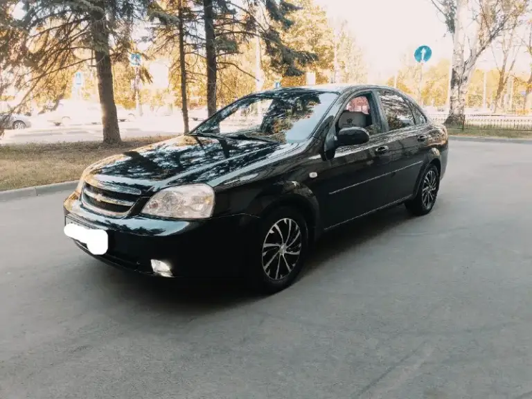 Продаю! Шевролет _ лачетти год 2008 пробег 159 км. 1.6 механика / по кузову не гнилая не ржавая 👍 геометрия вся родная / техника на 5+ реально с недавнего прошол то. Масла _фильтра _грм. / 2 комплекта резины новой / автозапуск есть )/ тел +79493161086. Цена 565 руб торг уместен. - фотография - 4